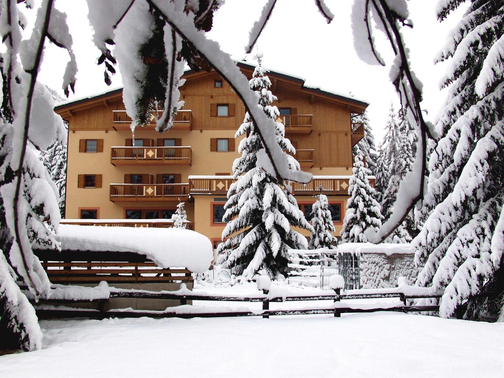 Relais San Giusto Hotel Campitello di Fassa Luaran gambar