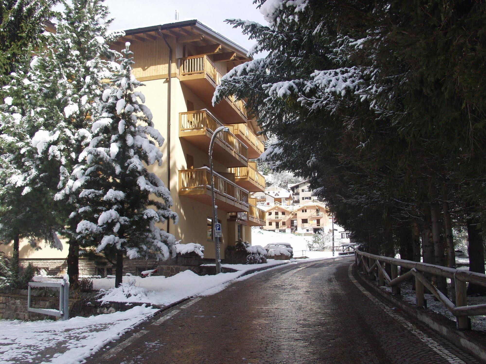 Relais San Giusto Hotel Campitello di Fassa Luaran gambar